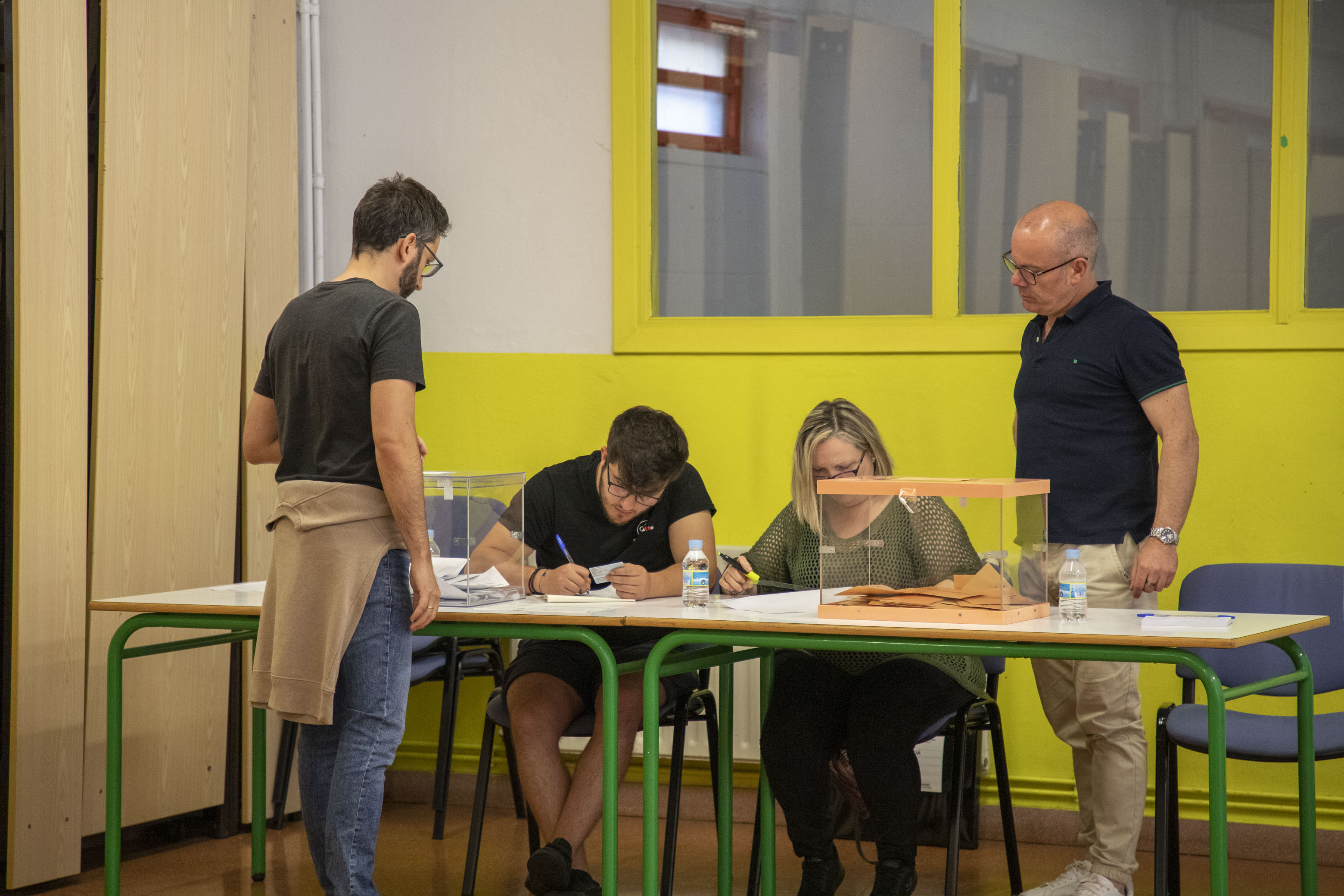 Votantes en el Colegio San Lorenzo