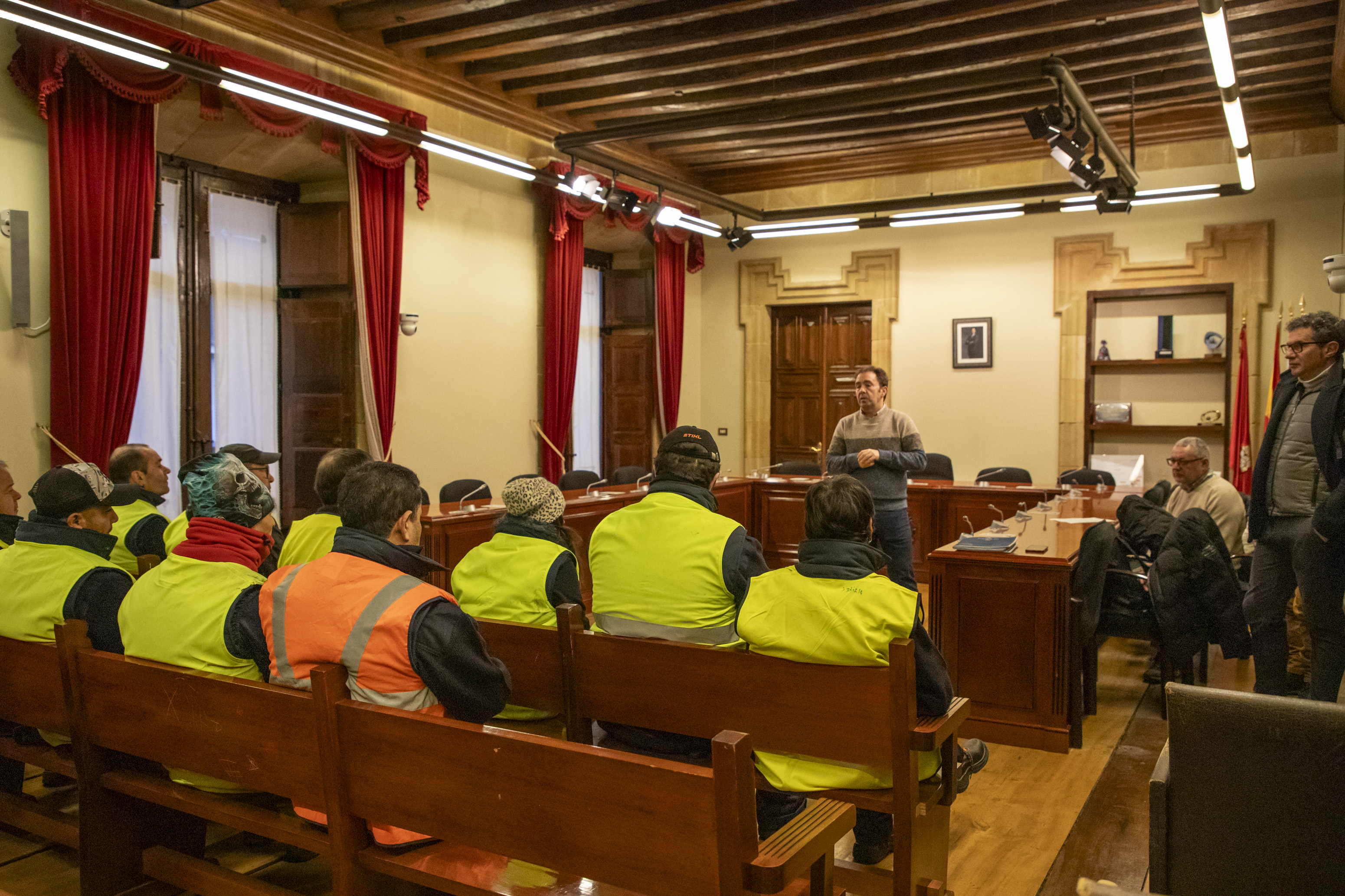 Personal de la brigada en la presentación del plan