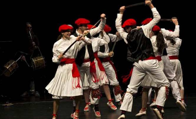 Fotografía del grupo de danzas Txindurri