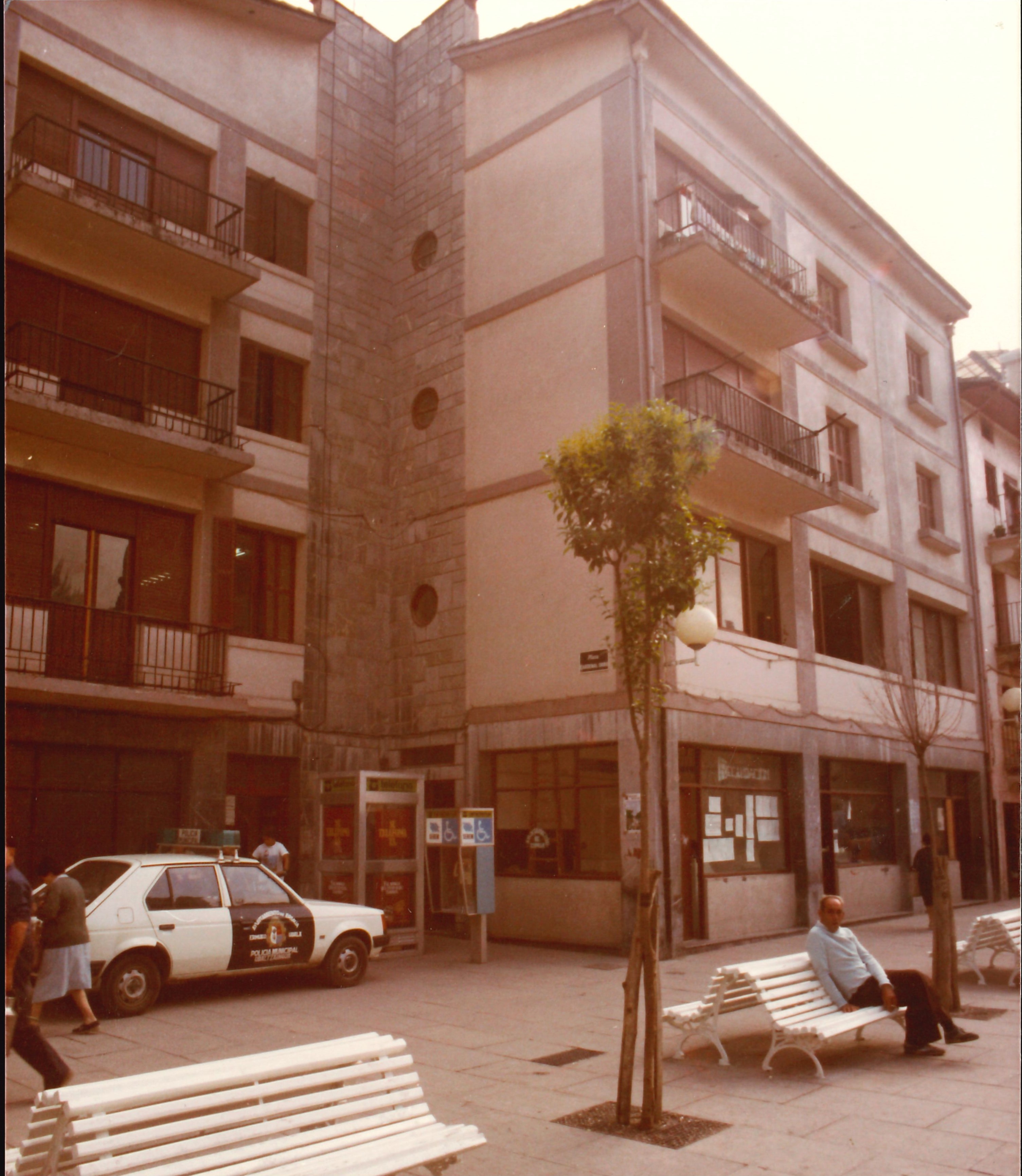 Antigua plaza del Mercado, puede verse el edificio en el que antiguamente estaba el Jubiletxe. Aurreko Merkatuaren Enparantza, lehengo Jubiletxea zegoen eraikina ikus daiteke. Antigua plaza del Mercado, puede verse el edificio en el que antiguamente estaba el Jubiletxe. Aurreko Merkatuaren Enparantza, lehengo Jubiletxea zegoen eraikina ikus daiteke.