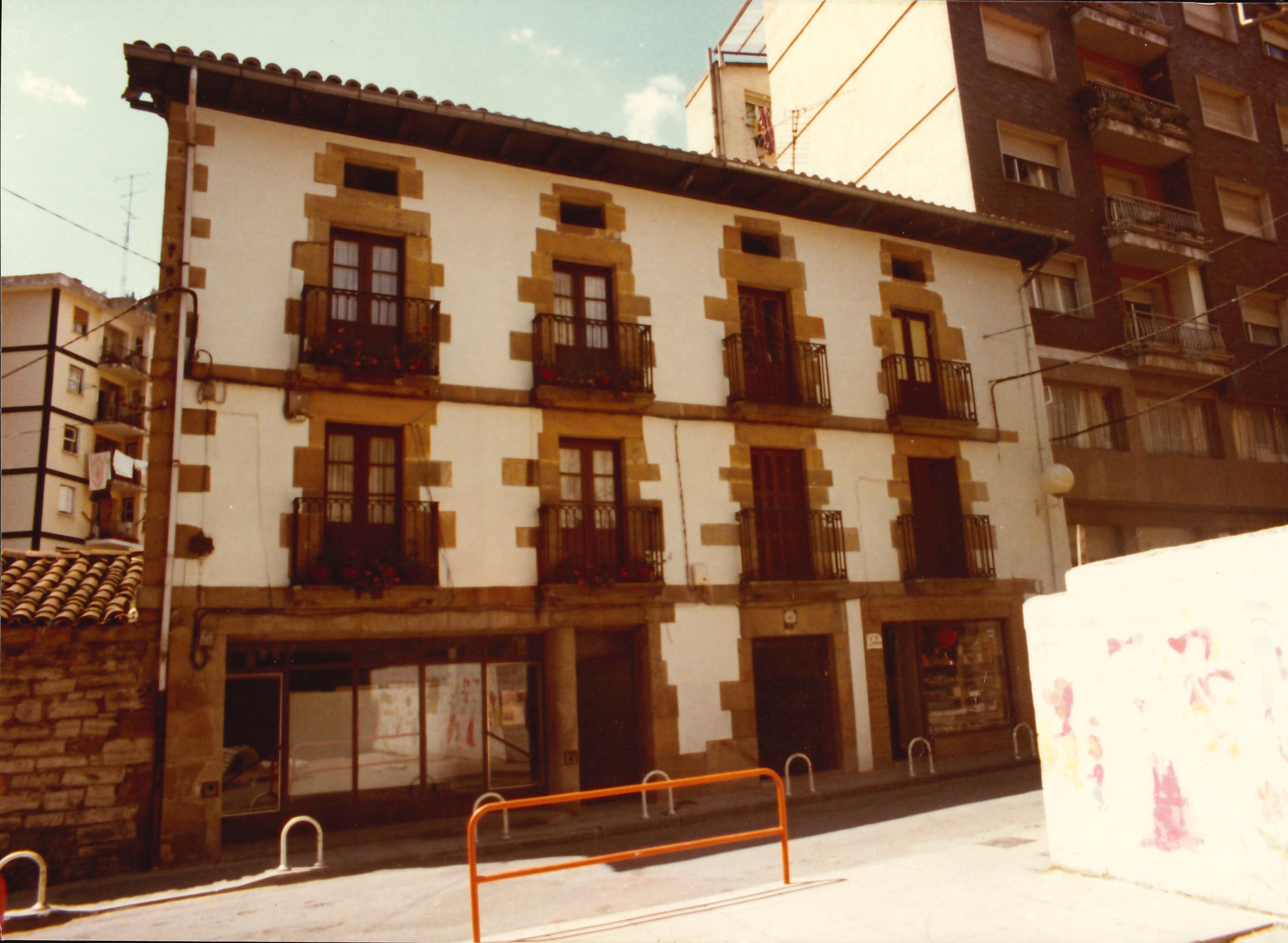 Barrenkale, 5. zk, Abade-etxea. Casa Cural en Barrenkale, núm. 5 Barrenkale, 5. zk, Abade-etxea. Casa Cural en Barrenkale, núm. 5