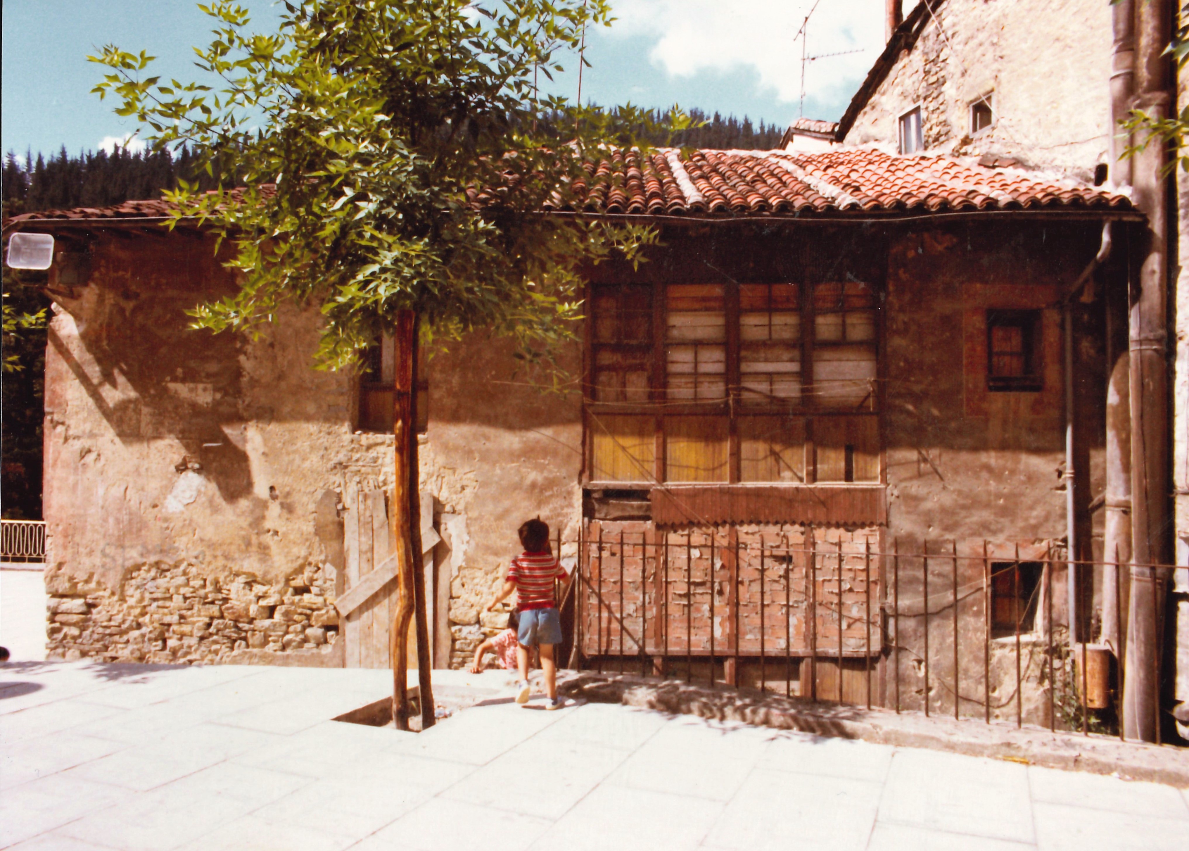 Calle Goienkale (antigua Santa Cecilia). Goienkale kalea (antzinako Santa Cecilia kalea). Calle Goienkale (antigua Santa Cecilia). Goienkale kalea (antzinako Santa Cecilia kalea).