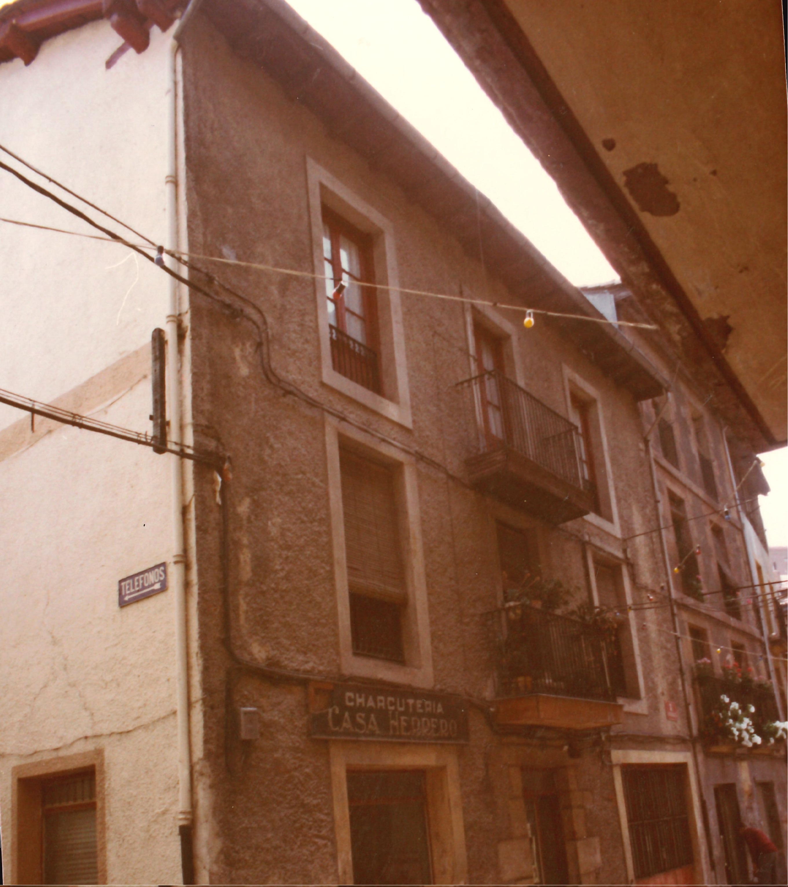 Herrero (harategia, taberna) Orbe Kardinal Plazan, 10. zk. Herrero (carnicería, taberna) en Plaza Cardenal Orbe núm. 10. Herrero (harategia, taberna) Orbe Kardinal Plazan, 10. zk. Herrero (carnicería, taberna) en Plaza Cardenal Orbe núm. 10.