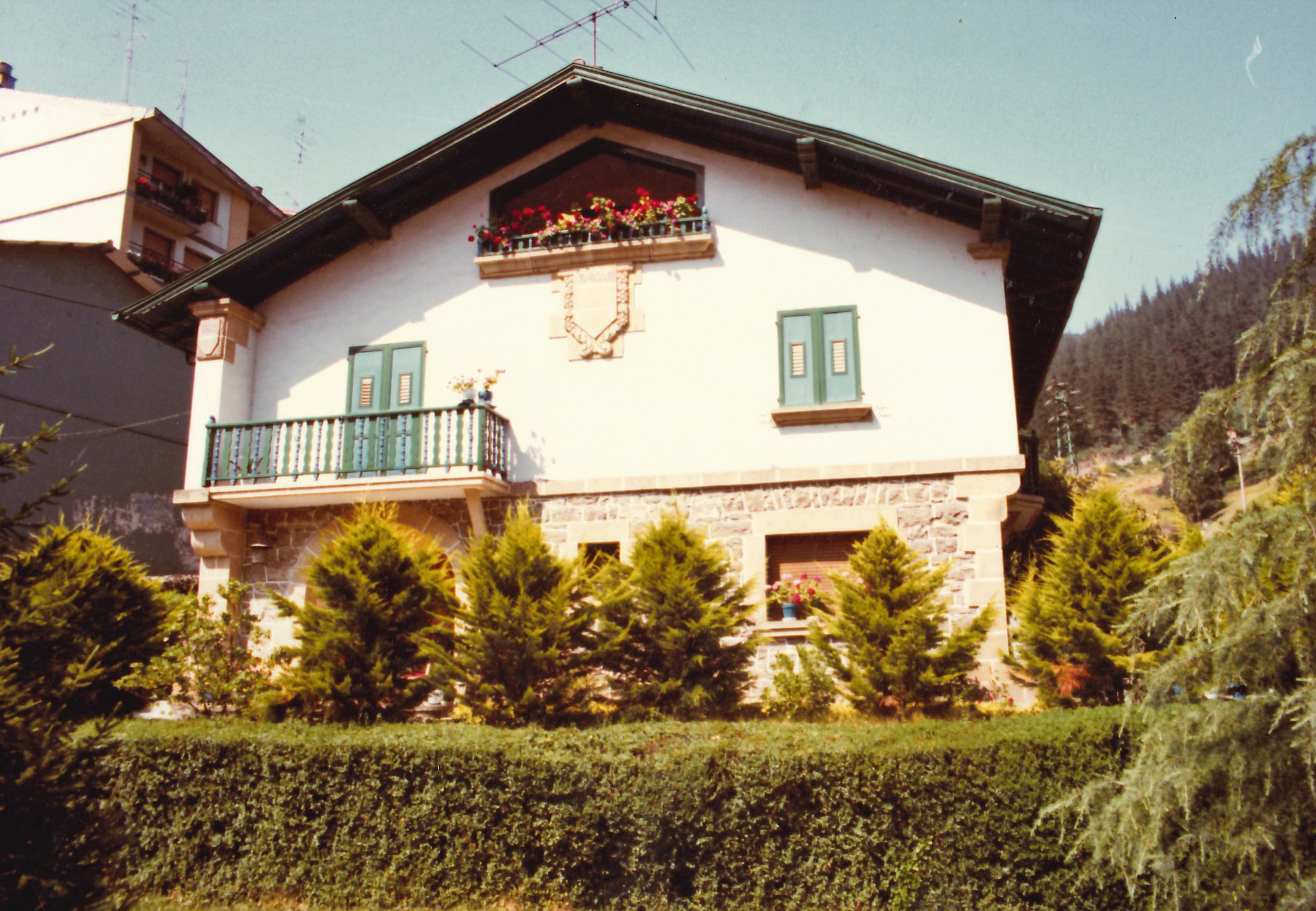 Iturgain txaleta (1925) Irulieta auzoan, 5. zk. Chalet Iturgain (1925) en el barrio Irulieta, núm. 5. Iturgain txaleta (1925) Irulieta auzoan, 5. zk. Chalet Iturgain (1925) en el barrio Irulieta, núm. 5.