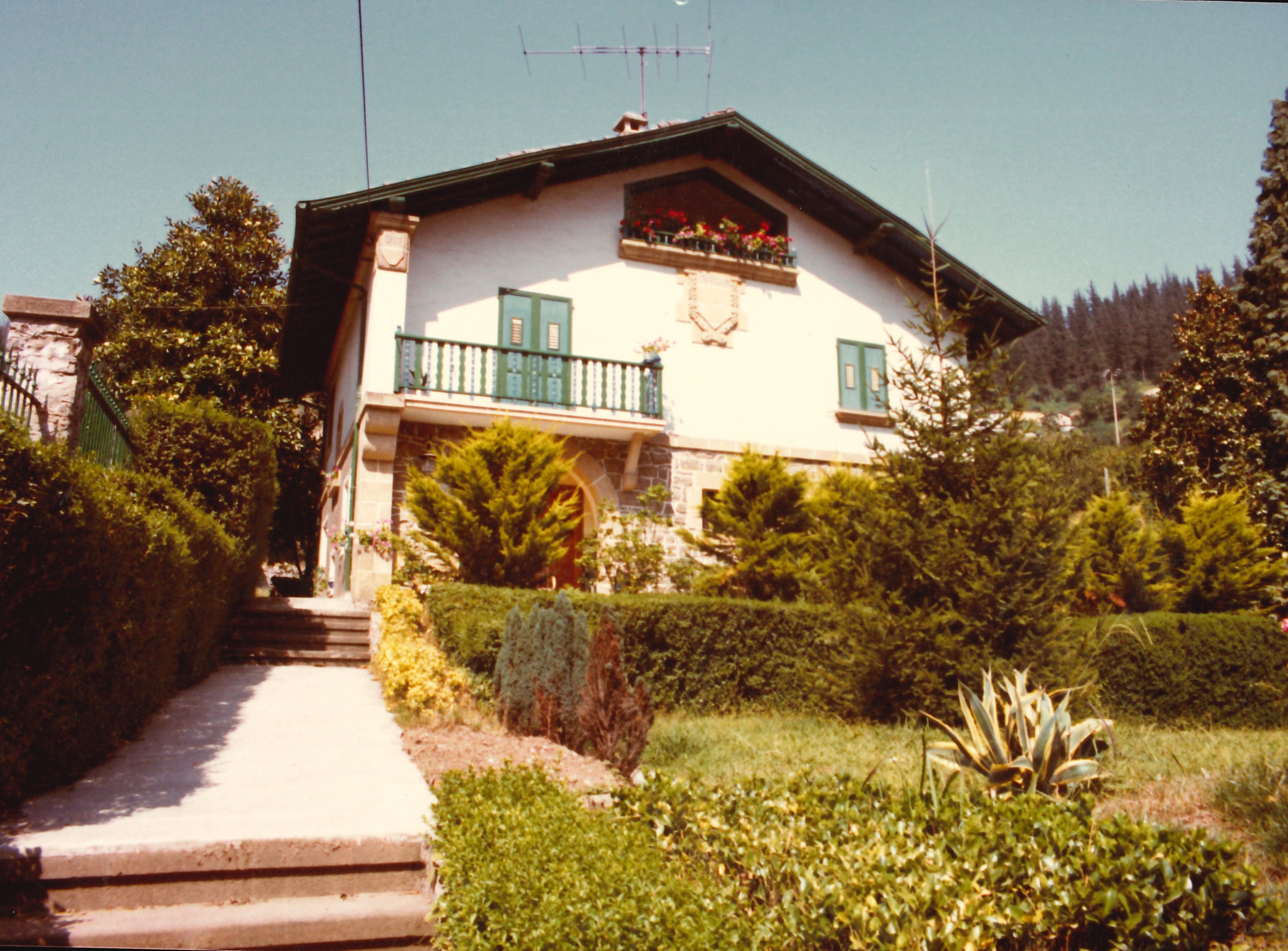 Iturgain txaleta (1925) Irulieta auzoan, 5. zk. Chalet Iturgain (1925) en el barrio Irulieta, núm. 5. Iturgain txaleta (1925) Irulieta auzoan, 5. zk. Chalet Iturgain (1925) en el barrio Irulieta, núm. 5.