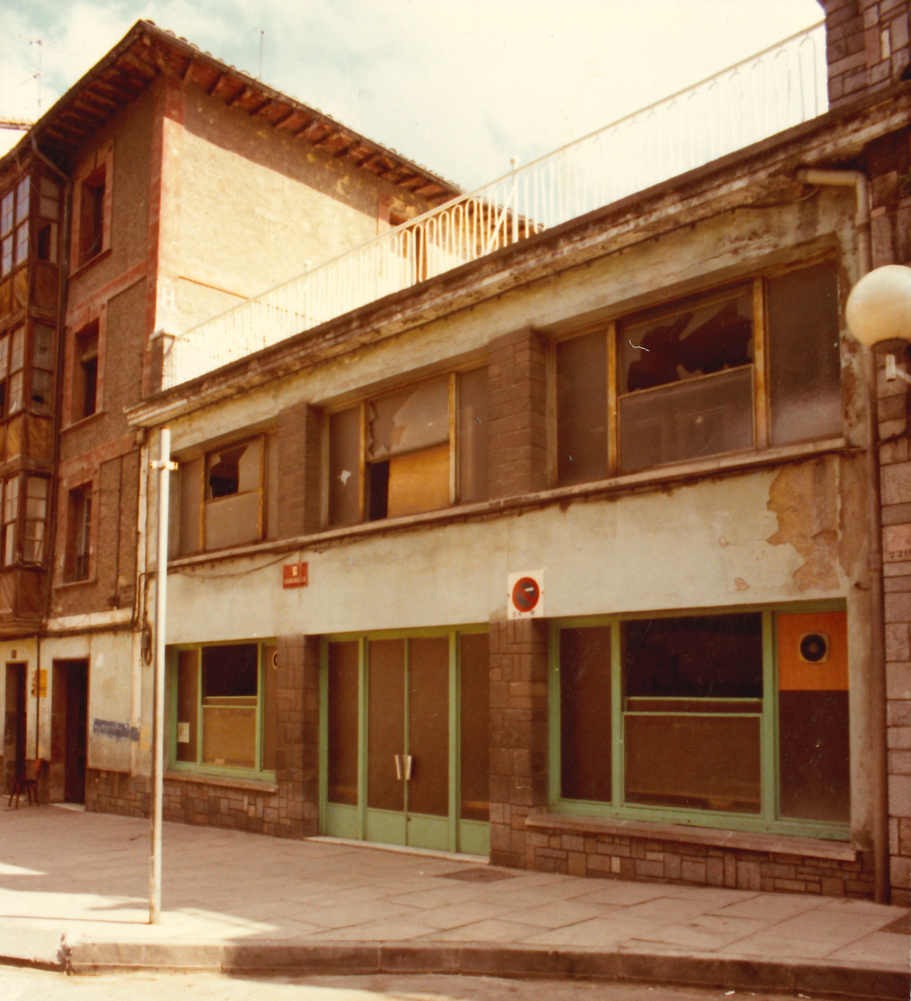 Jubiletxea Erdikokalen, lehengo Pasealeku/Irukurutzeta. Hogar del Jubilado en Erdikokale (antiguamente Pasealeku/Irukurutzeta). Jubiletxea Erdikokalen, lehengo Pasealeku/Irukurutzeta. Hogar del Jubilado en Erdikokale (antiguamente Pasealeku/Irukurutzeta).
