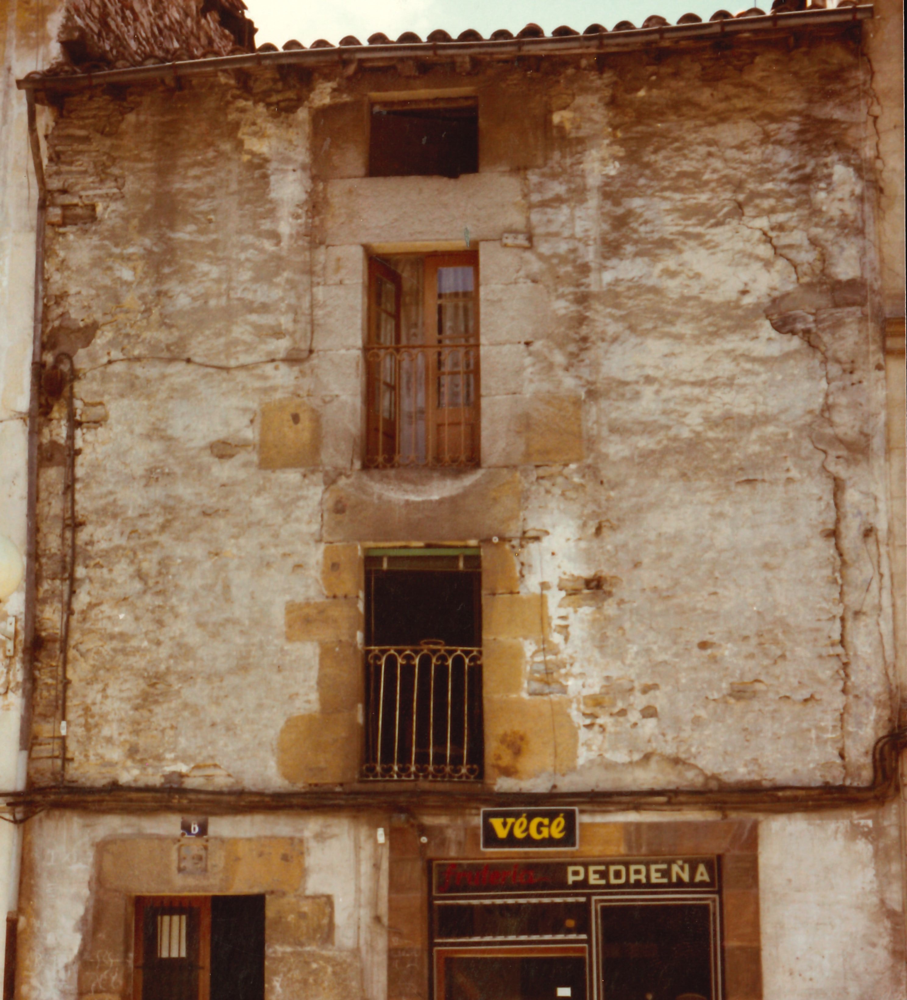 Kastotxuanekoa (casa) en calle Izelaieta núm. 6 (barrio Irulieta antigua calle General Mola en la posguerra). Kastotxuanekoa (etxea) Izelaieta kalean, 6. zk (Irulieta auzoan, gerrostean General Mola kalea). Kastotxuanekoa (casa) en calle Izelaieta núm. 6 (barrio Irulieta antigua calle General Mola en la posguerra). Kastotxuanekoa (etxea) Izelaieta kalean, 6. zk (Irulieta auzoan, gerrostean General Mola kalea).