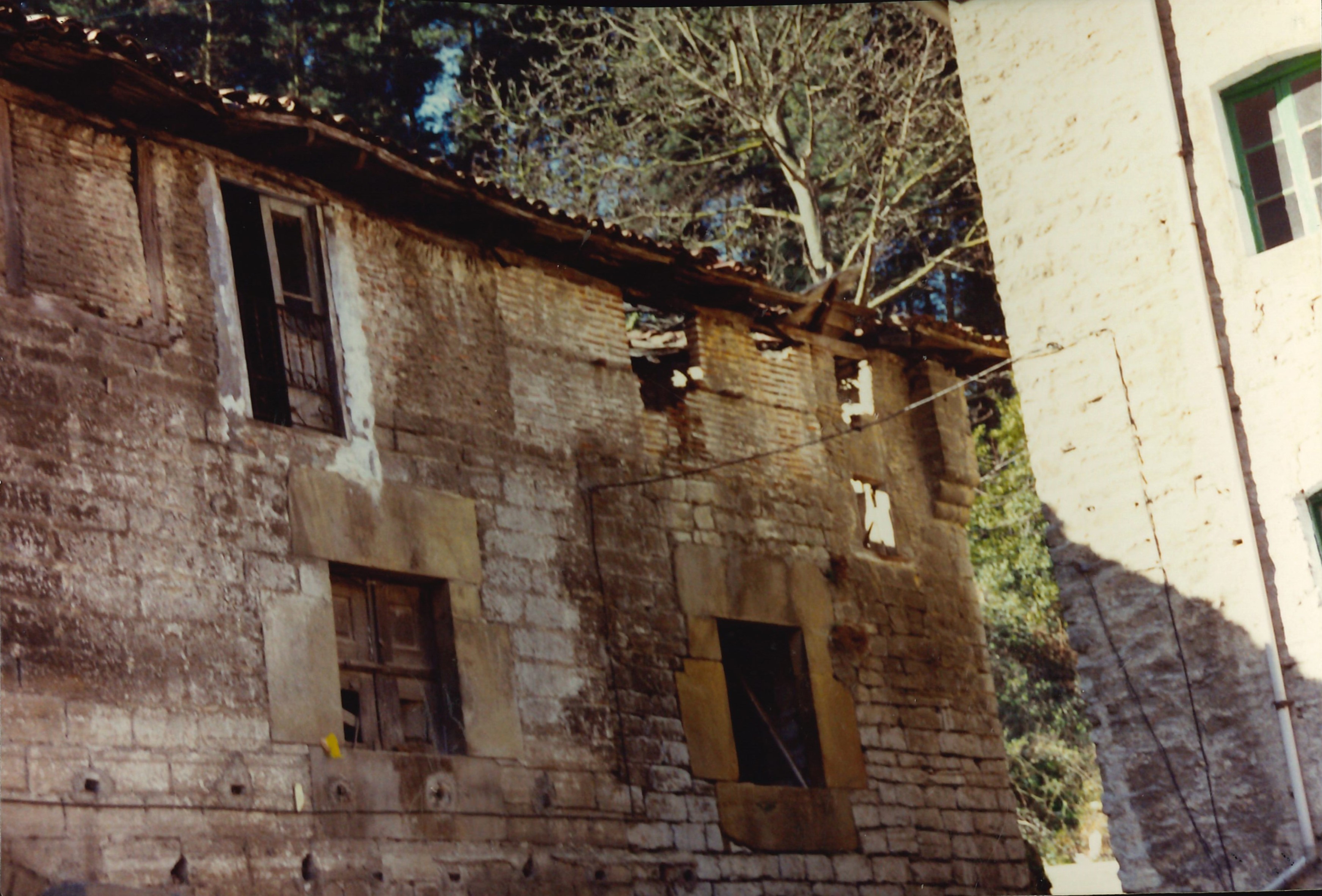 Torreta Etxea 1986 (Kaltxango auzoan / en el barrio Kaltxango). Torreta Etxea 1986 (Kaltxango auzoan / en el barrio Kaltxango).