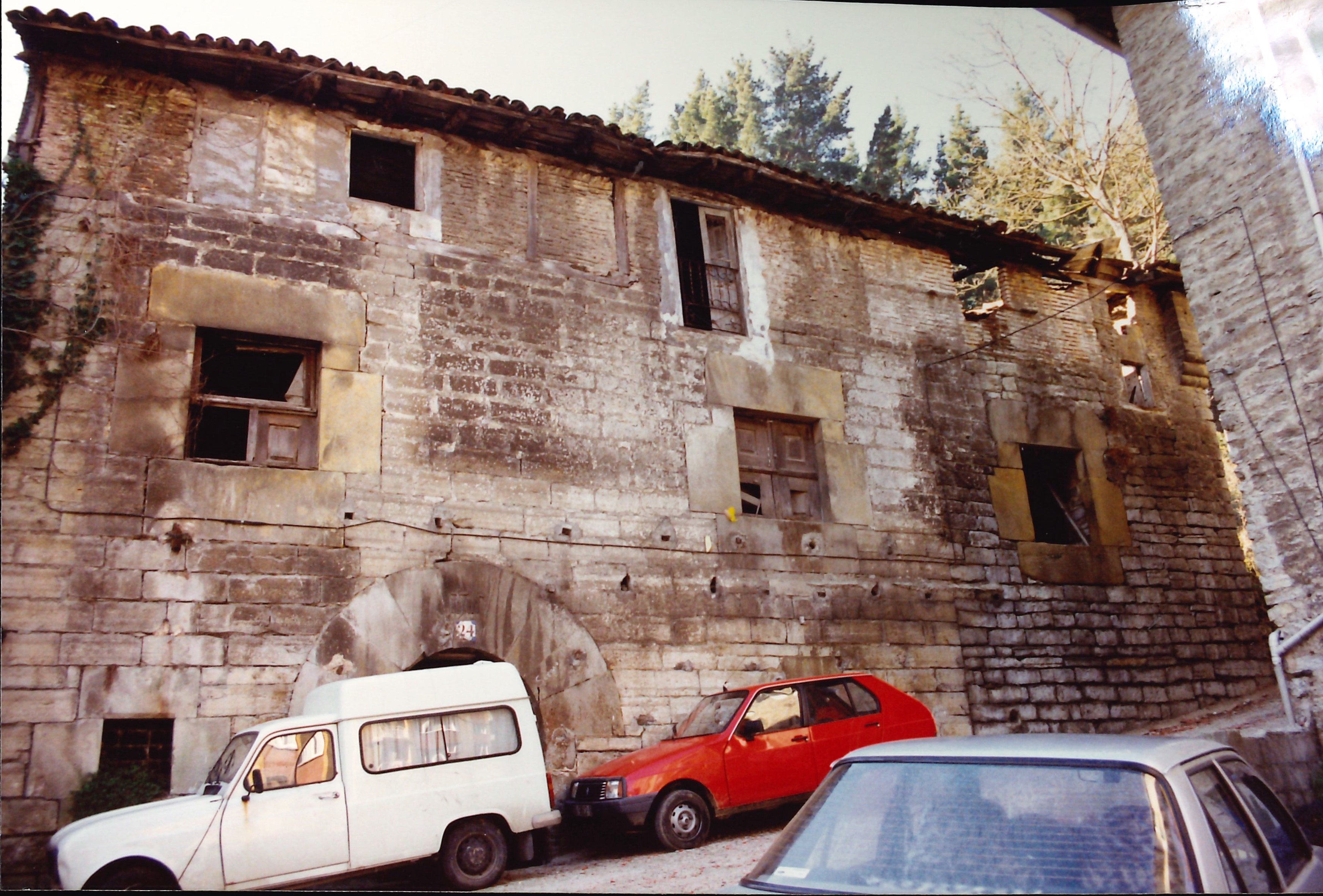 Torreta fachada principal (ubicada en el barrio de Kaltxango). Torretako fatxada printzipala (Kaltxango auzoan kokatuta). Torreta fachada principal (ubicada en el barrio de Kaltxango). Torretako fatxada printzipala (Kaltxango auzoan kokatuta).