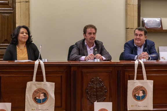 A. Molina dela  Asoc. Mestiza, el alcalde y el Alto Comisionado