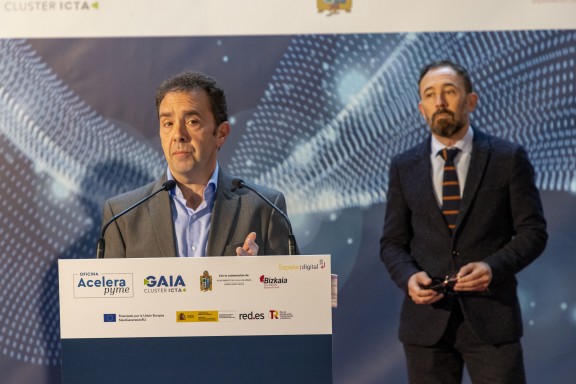 J. Caros Abascal y Denis Itxaso