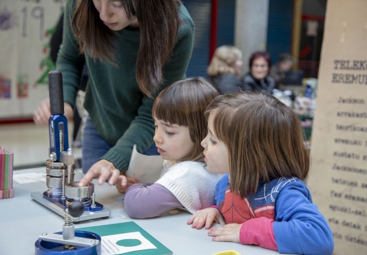 Día Internacional de la Mujer y la Niña en la Ciencia Día Internacional de la Mujer y la Niña en la Ciencia