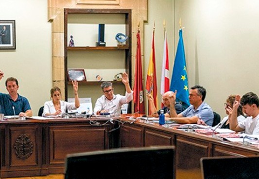 a mano alzada, en una sesión de Pleno anterior