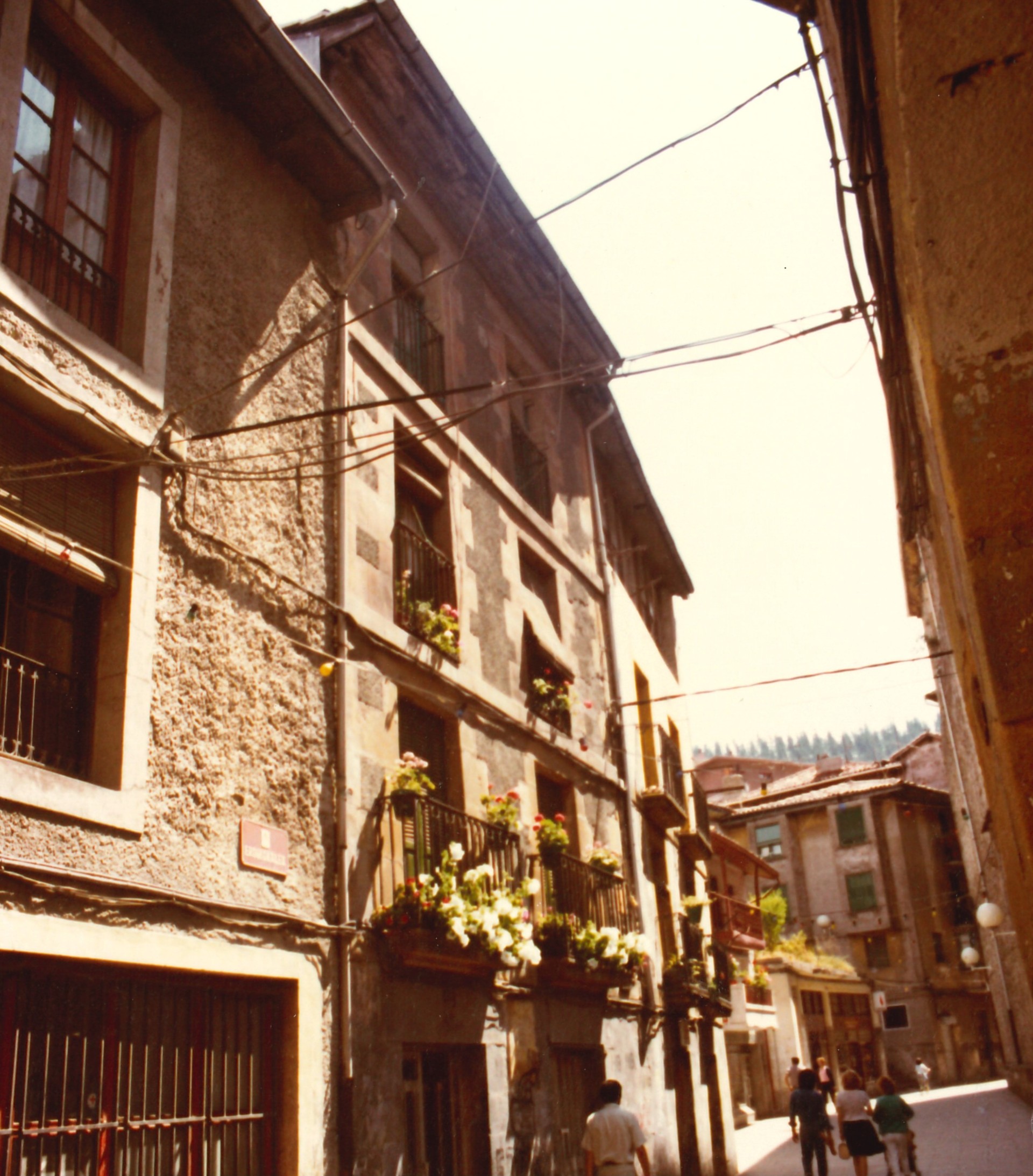 Calle y edificios Erdikokale (antigua Artecalle). Kalea eta eraikinak Erdikokalen (antzinako Artekale). Calle y edificios Erdikokale (antigua Artecalle). Kalea eta eraikinak Erdikokalen (antzinako Artekale).