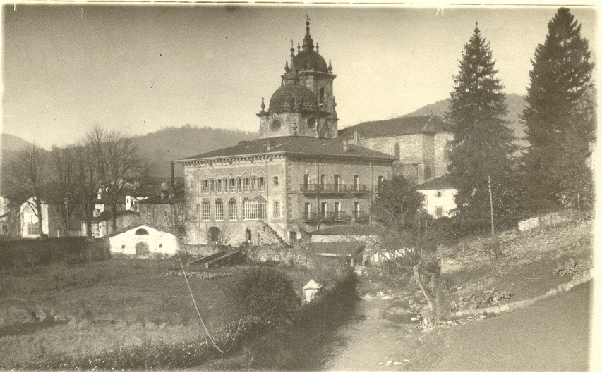 El Ego pasando por el Palacio de Valdespina El Ego pasando por el Palacio de Valdespina