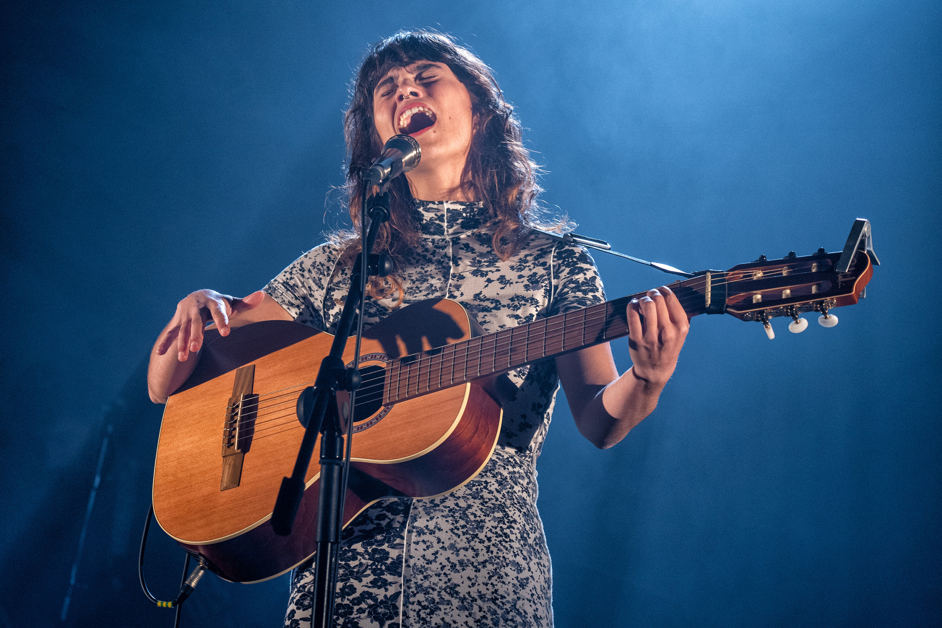 Idoia abeslaria, kontzertuko une batean | La cantante Idoia, en un momento de su actuación